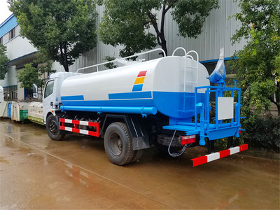 東風(fēng)5噸灑水車 環(huán)衛(wèi)車輛的卓越選擇